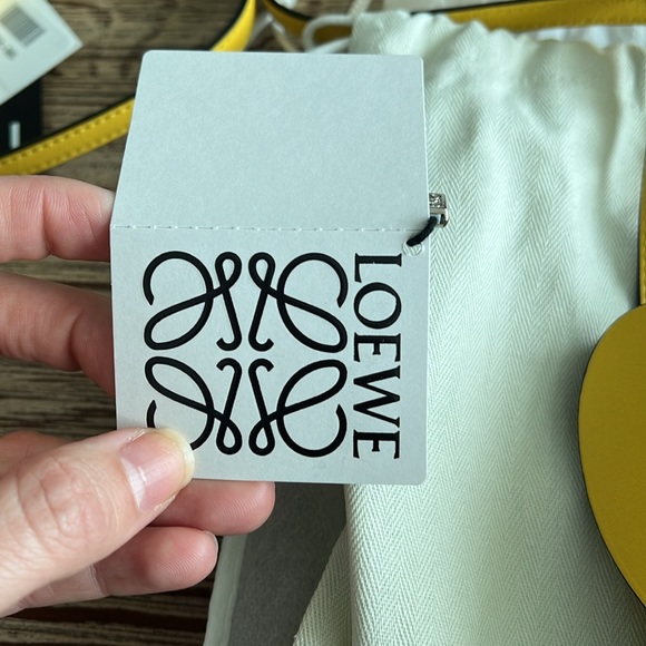 NWT: Loewe Elephant Pocket in leather with shoulder in yellow - Picture 3 of 7